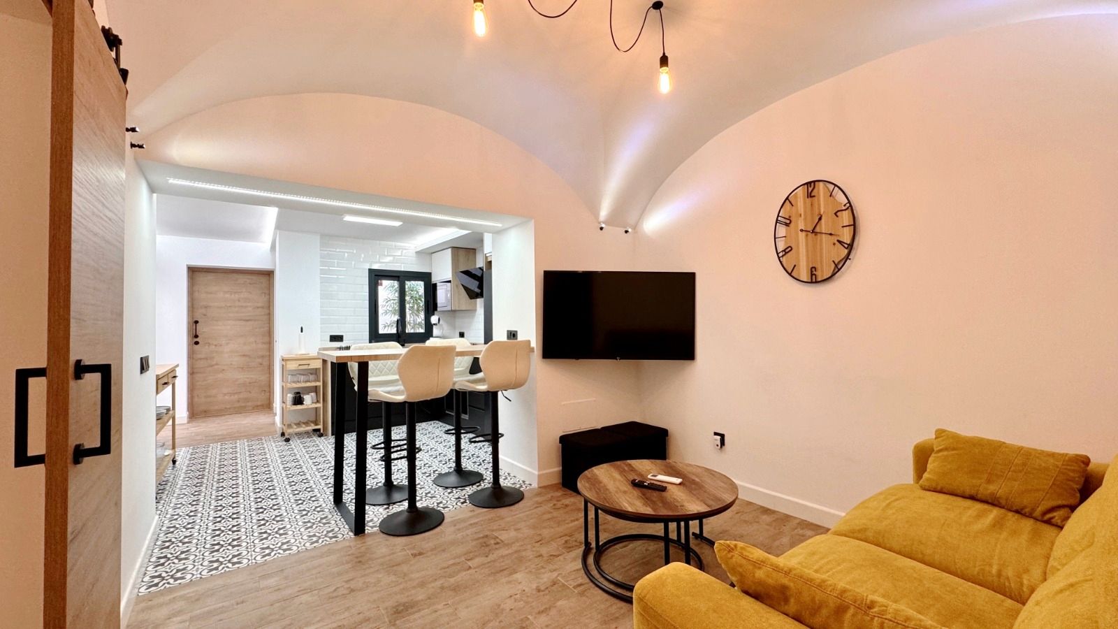 Living room of Flat for sale in Cáceres Capital  with Air Conditioner, Furnished and Oven