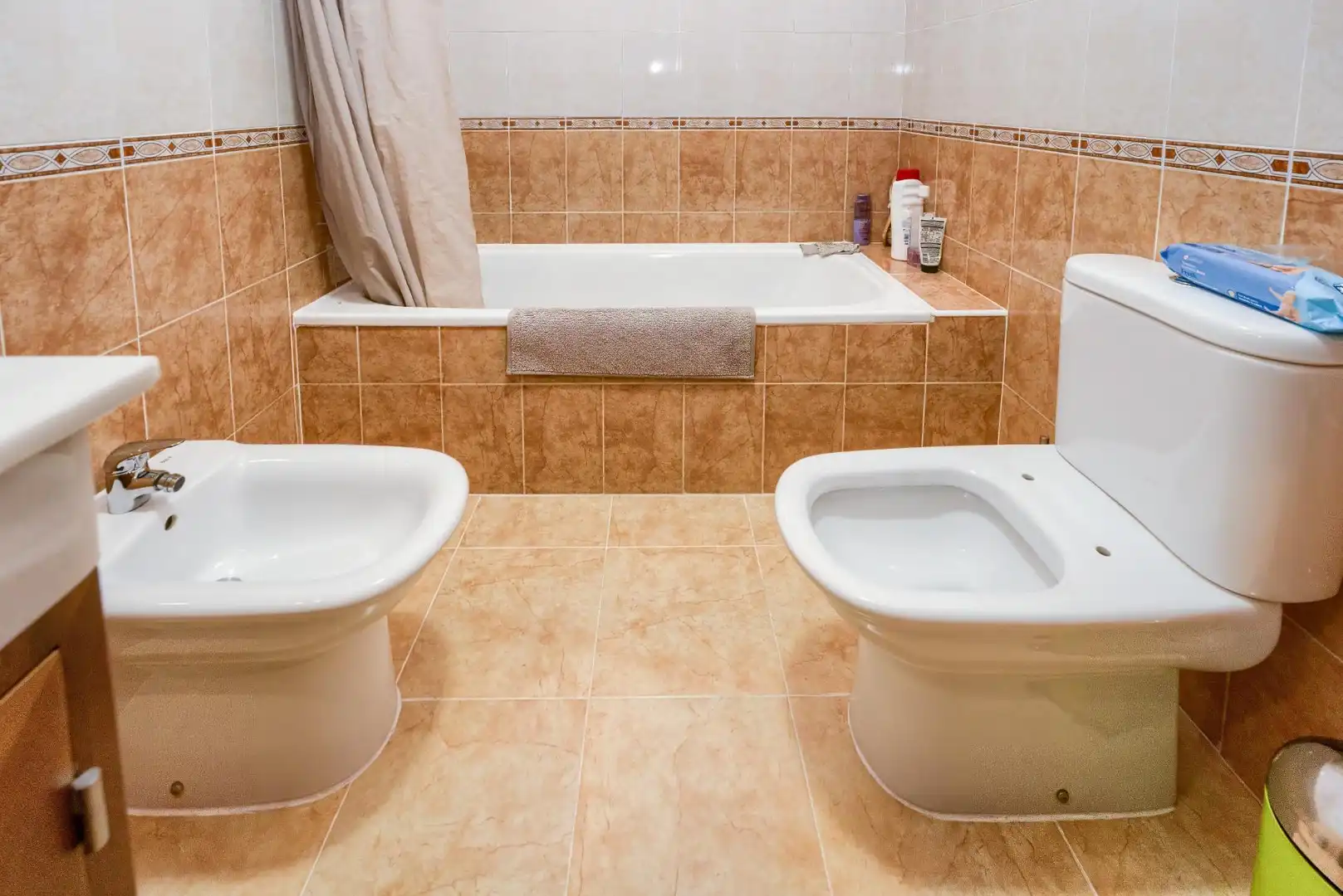 Bathroom of Houses for sale in Espartinas  with Air Conditioner, Heating and Private garden
