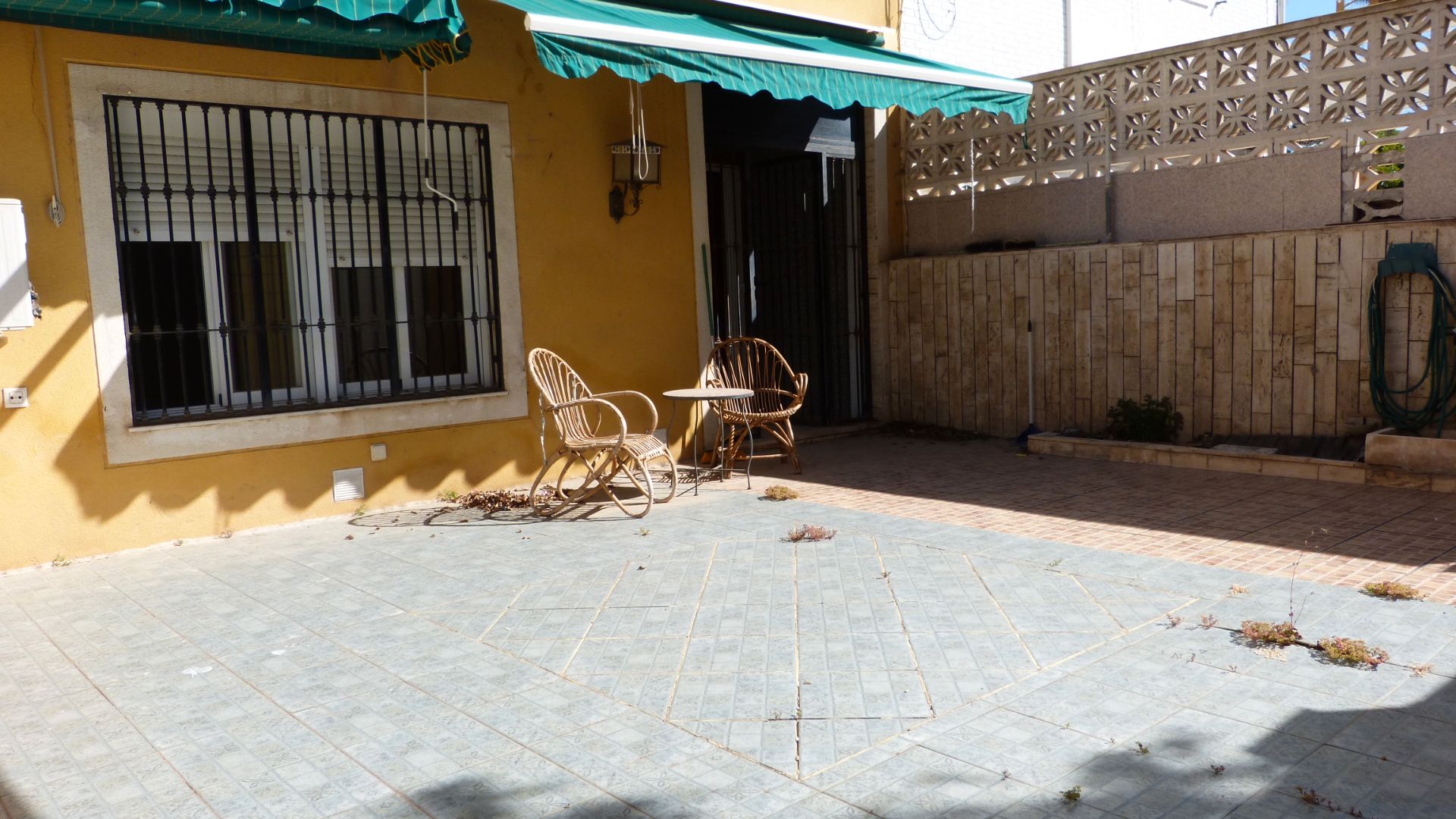 Terrassa de Casa o xalet en venda en  Almería Capital amb Jardí privat i Terrassa