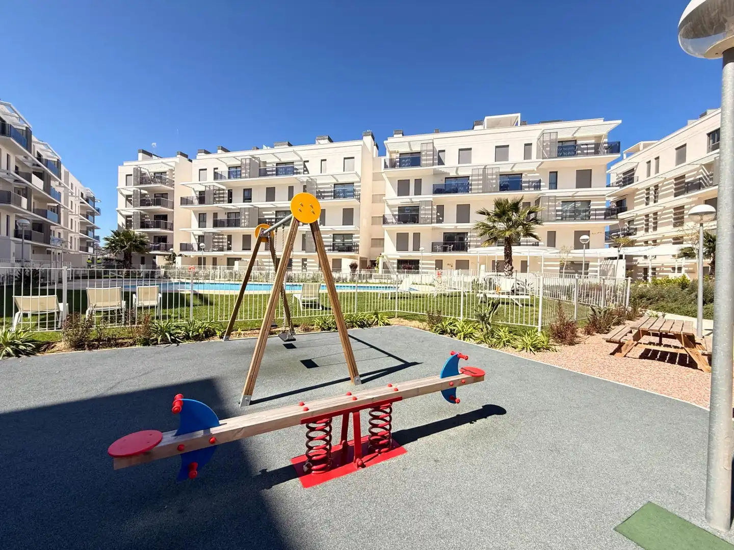 Außenansicht von Dachboden zum Verkauf in Dénia mit Klimaanlage, Privatgarten und Terrasse