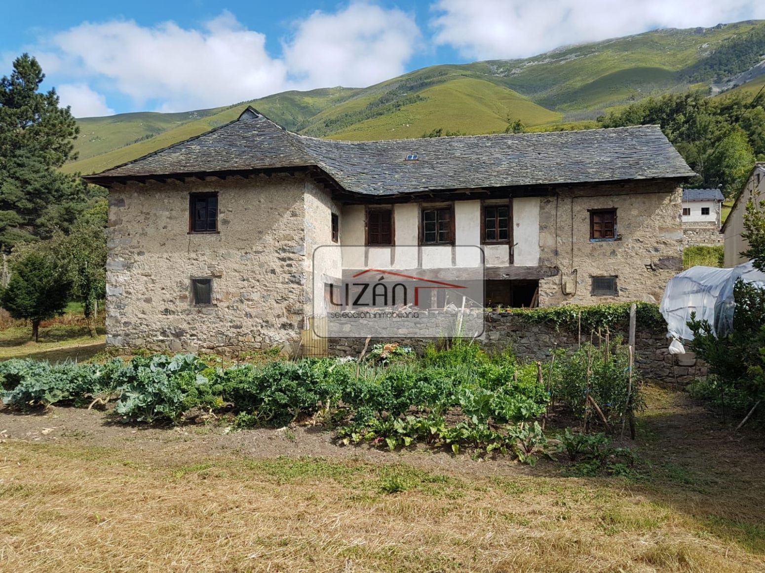 Vista exterior de Casa o xalet en venda en Degaña amb Calefacció