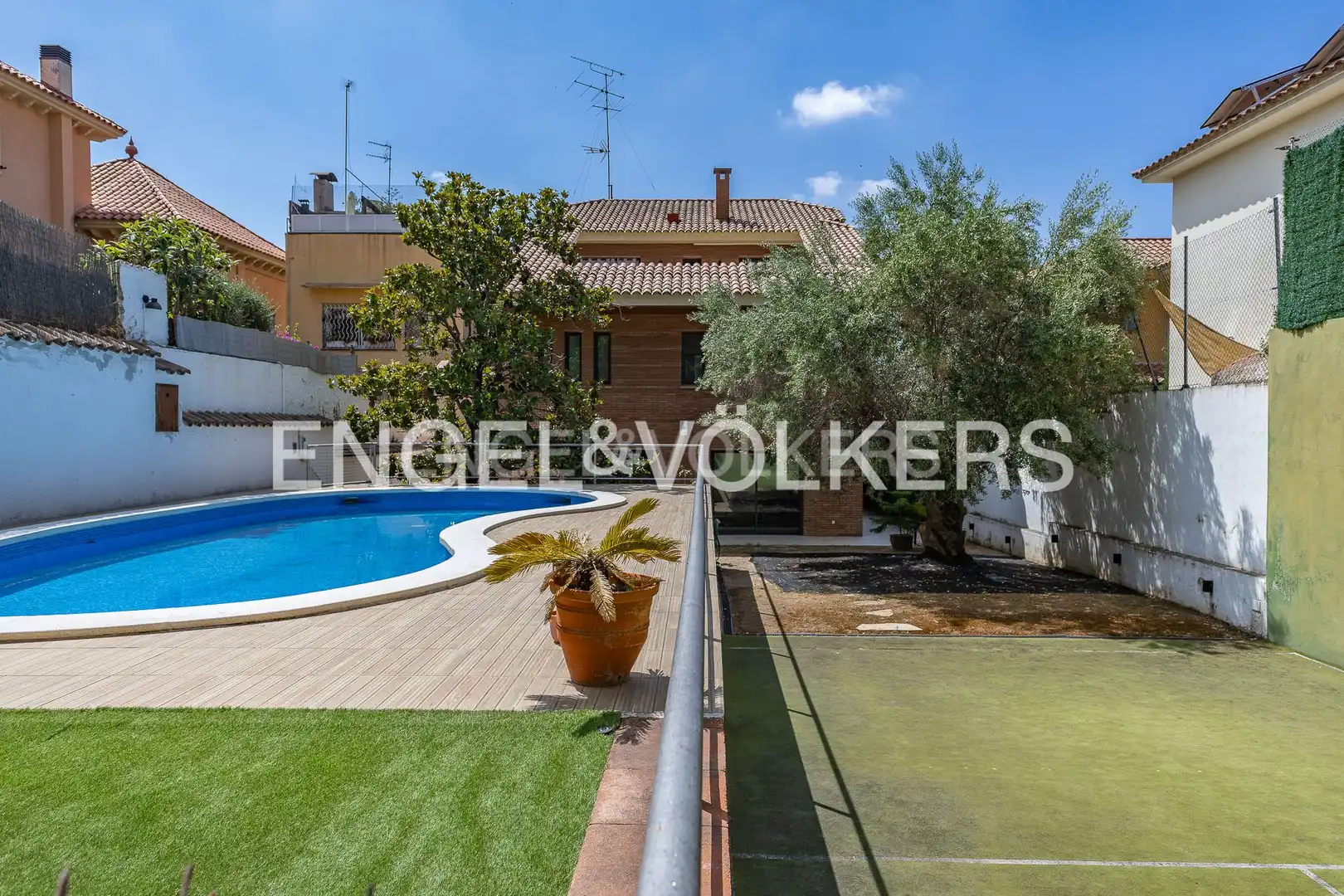 Terrassa de Casa o xalet en venda en Sant Just Desvern amb Aire condicionat, Calefacció i Jardí privat