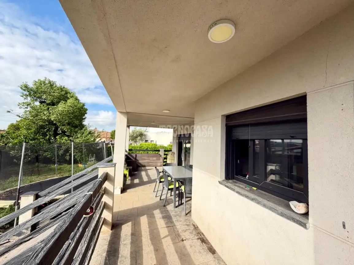 Terraza de Casa o chalet en venta en Serracines con Calefacción y Jardín privado