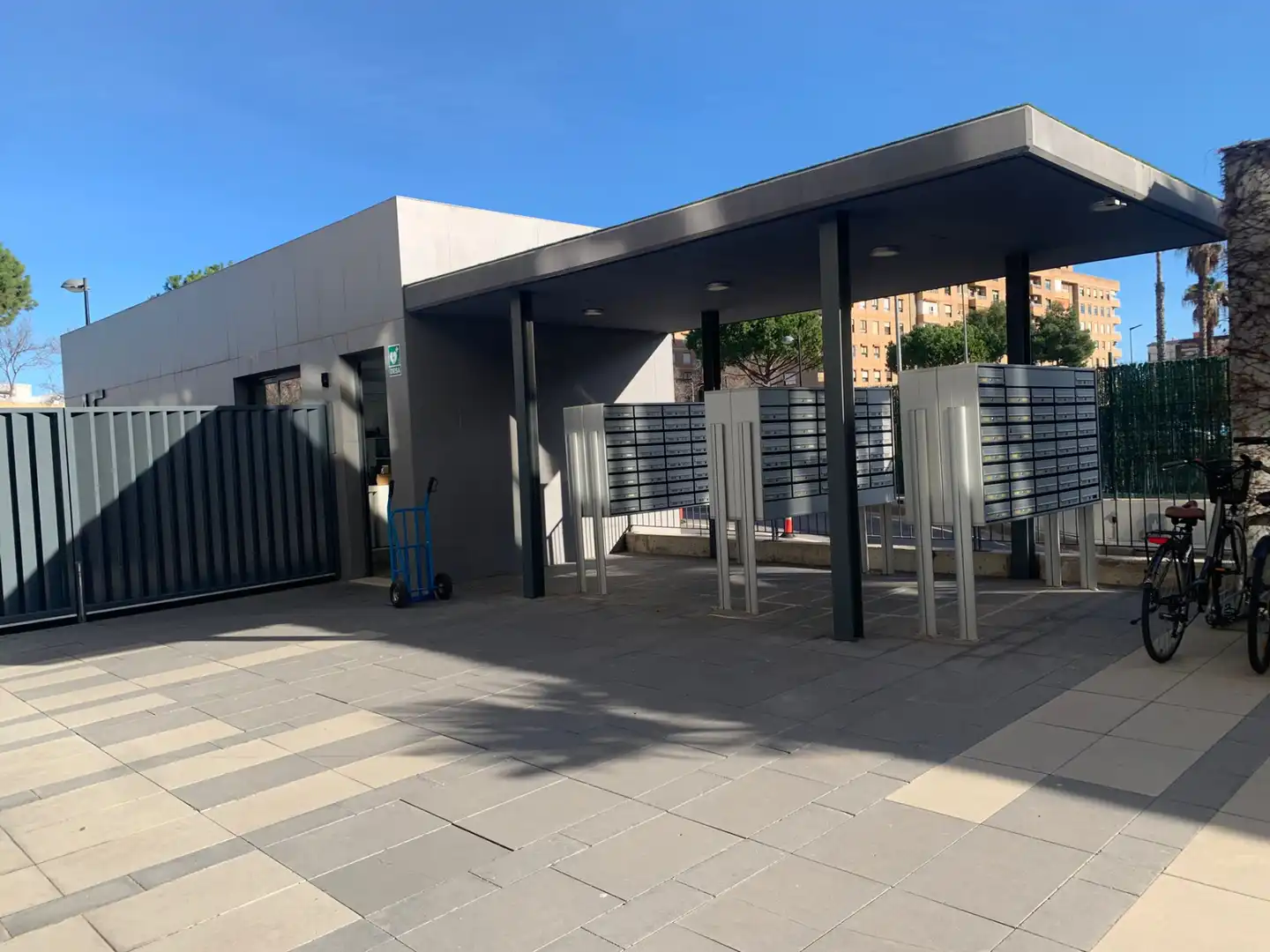Vista exterior de Ático en venta en Valencia con Aire acondicionado, Calefacción y Jardín privado