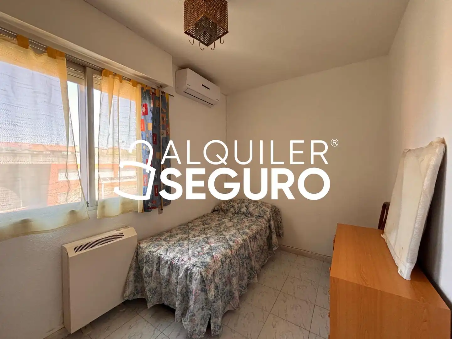 Bedroom of Flat for rent in Madrid  with Air Conditioner, Heating and Furnished
