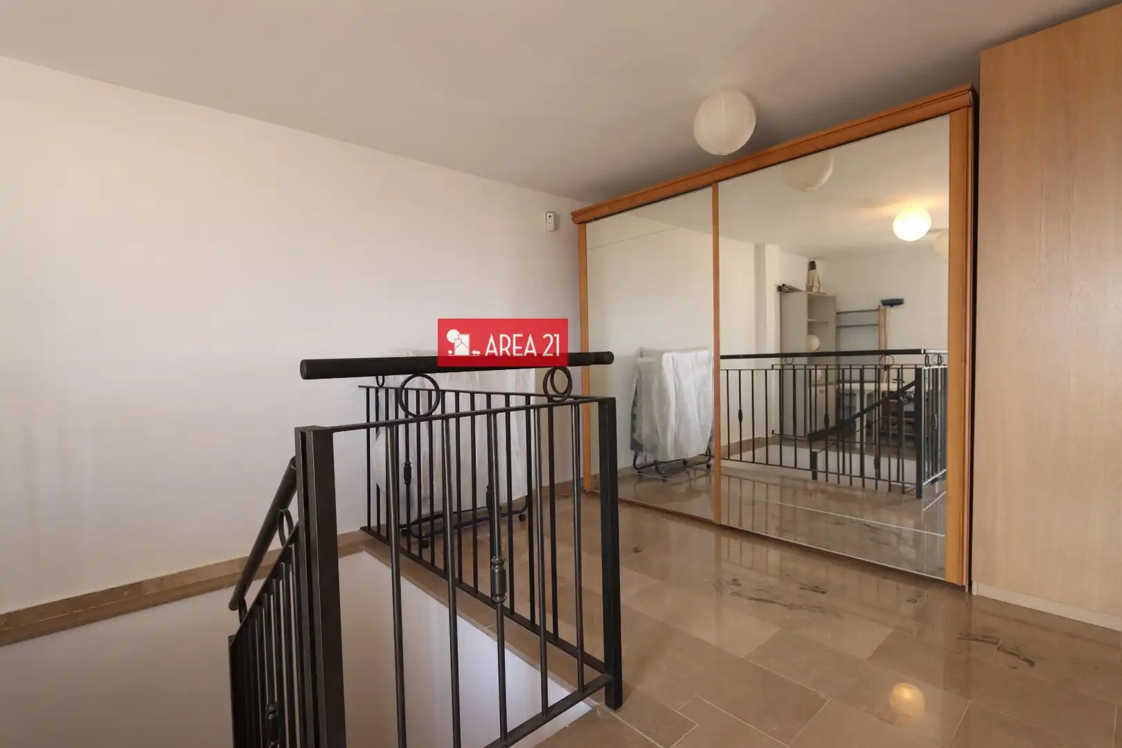 Ático en venta en La Pobla de Vallbona con Aire acondicionado, Calefacción y Terraza