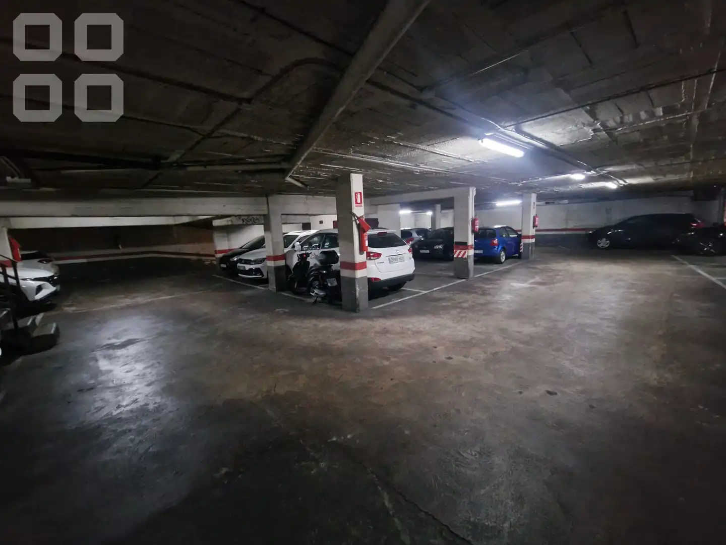 Parking de Piso en venta en L'Hospitalet de Llobregat con Parquet, Terraza y Balcón