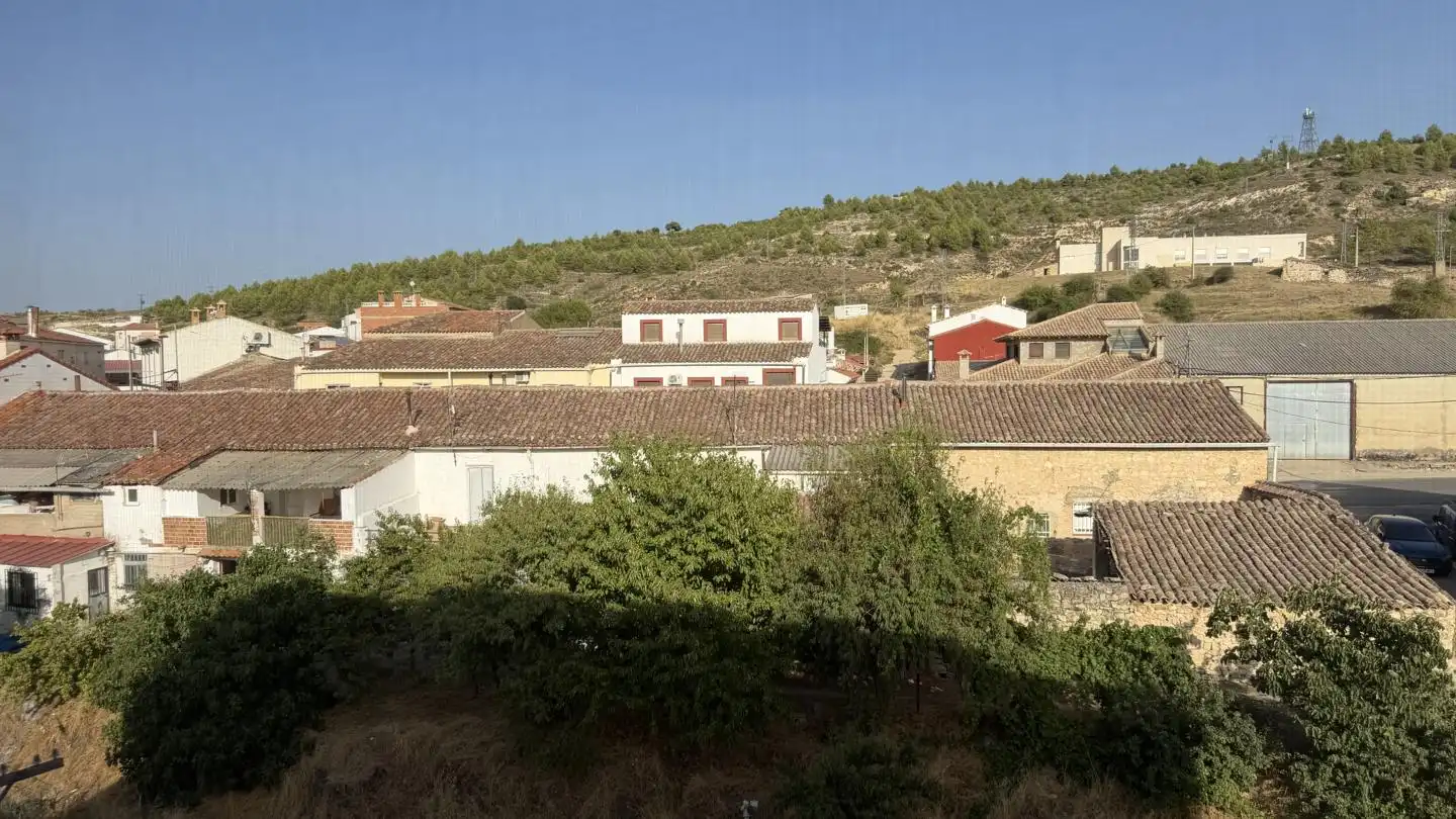 Wohnung zum Verkauf in Carboneras de Guadazaón mit Terrasse, Abstellraum und Balkon