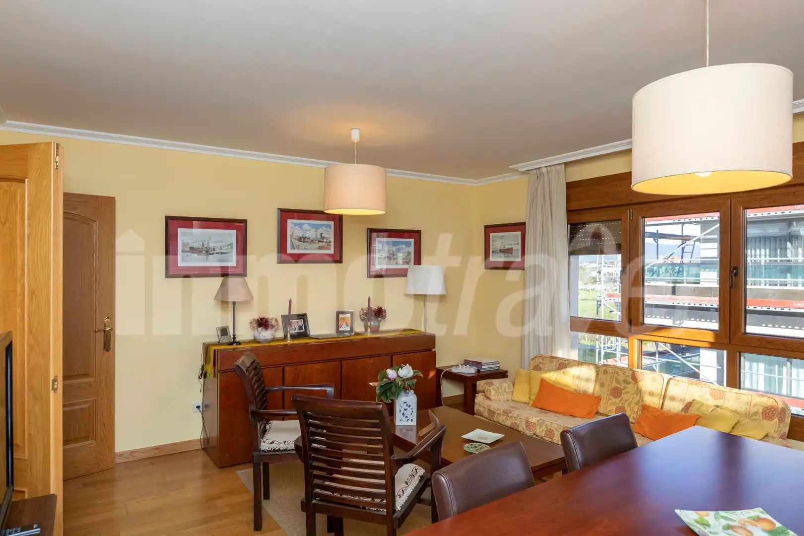 Sala de estar de Apartamento en venta en Sanxenxo con Parquet, Terraza y Trastero
