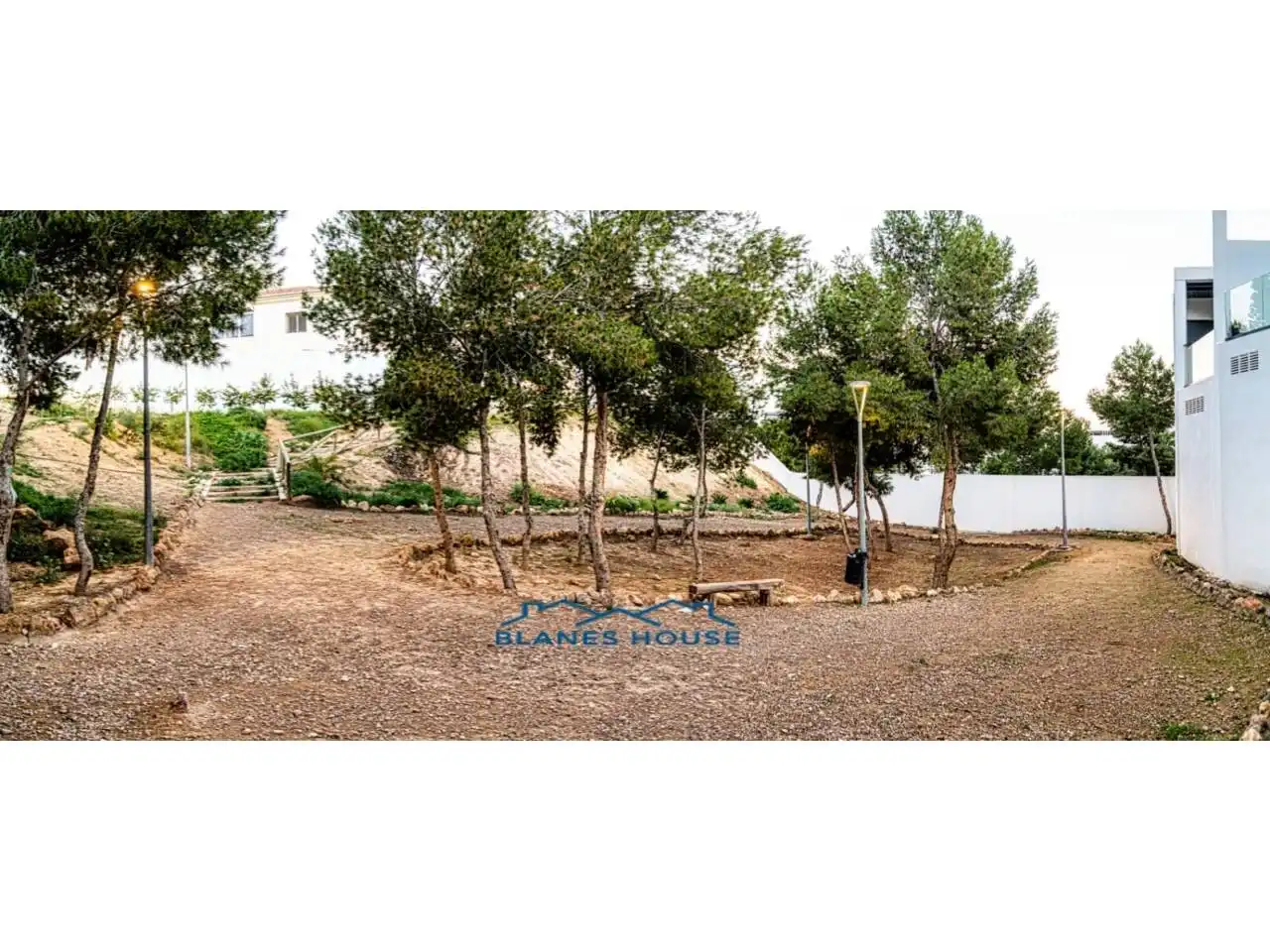 Casa adosada en venda en Huércal de Almería amb Aire condicionat, Jardí privat i Moblat