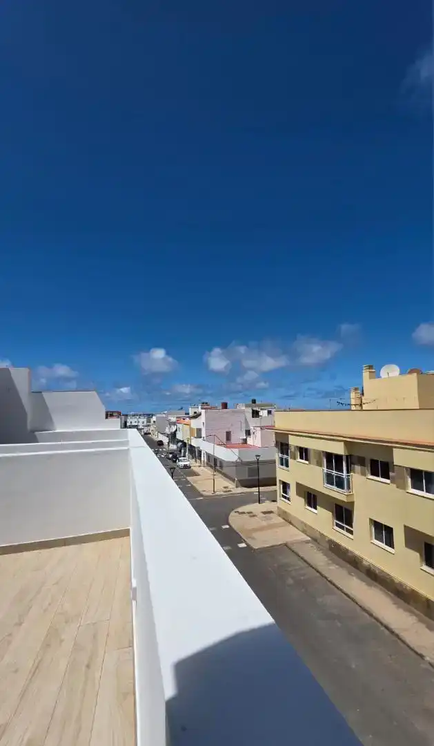Vista exterior de Dúplex en venta en La Oliva con Trastero y Balcón