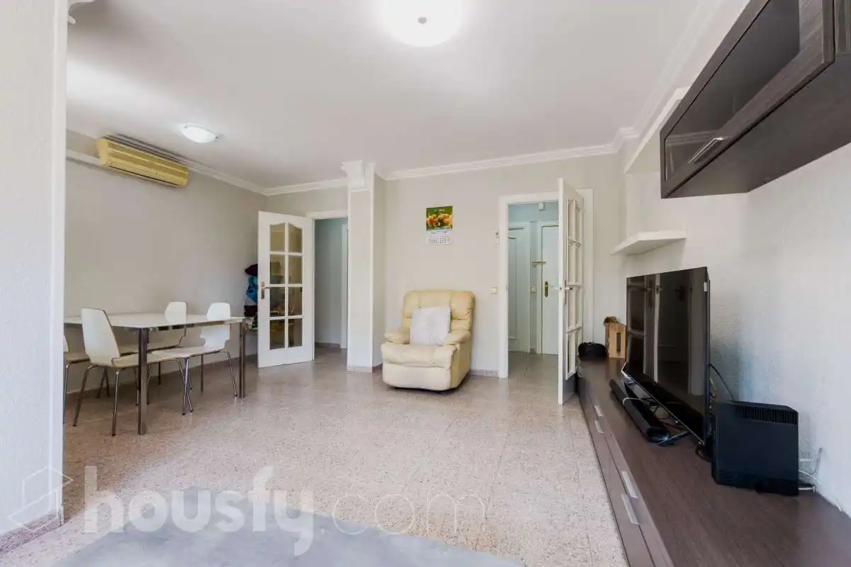 Living room of Flat for sale in Badalona  with Air Conditioner, Heating and Furnished