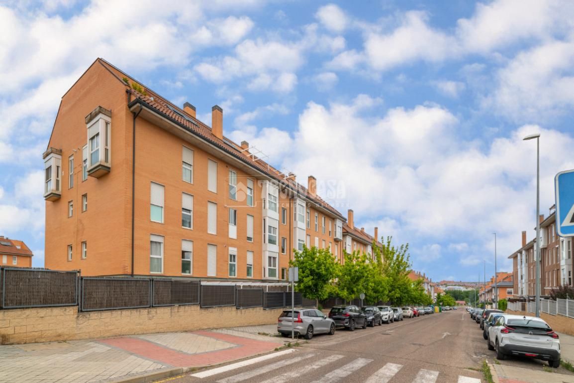 Vista exterior de Pis en venda en Arroyomolinos (Madrid) amb Calefacció i Piscina comunitària
