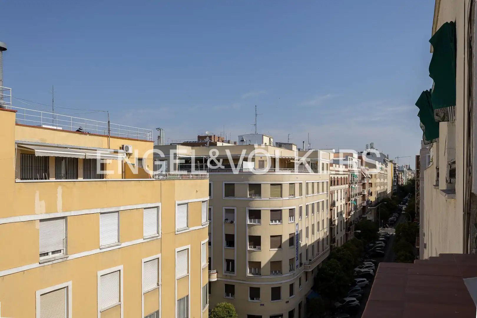 Vista exterior de Àtic en venda en Madrid amb Aire condicionat, Calefacció i Terrassa