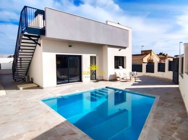 Chalet con piscina en venta en El Pinar de Campoverde