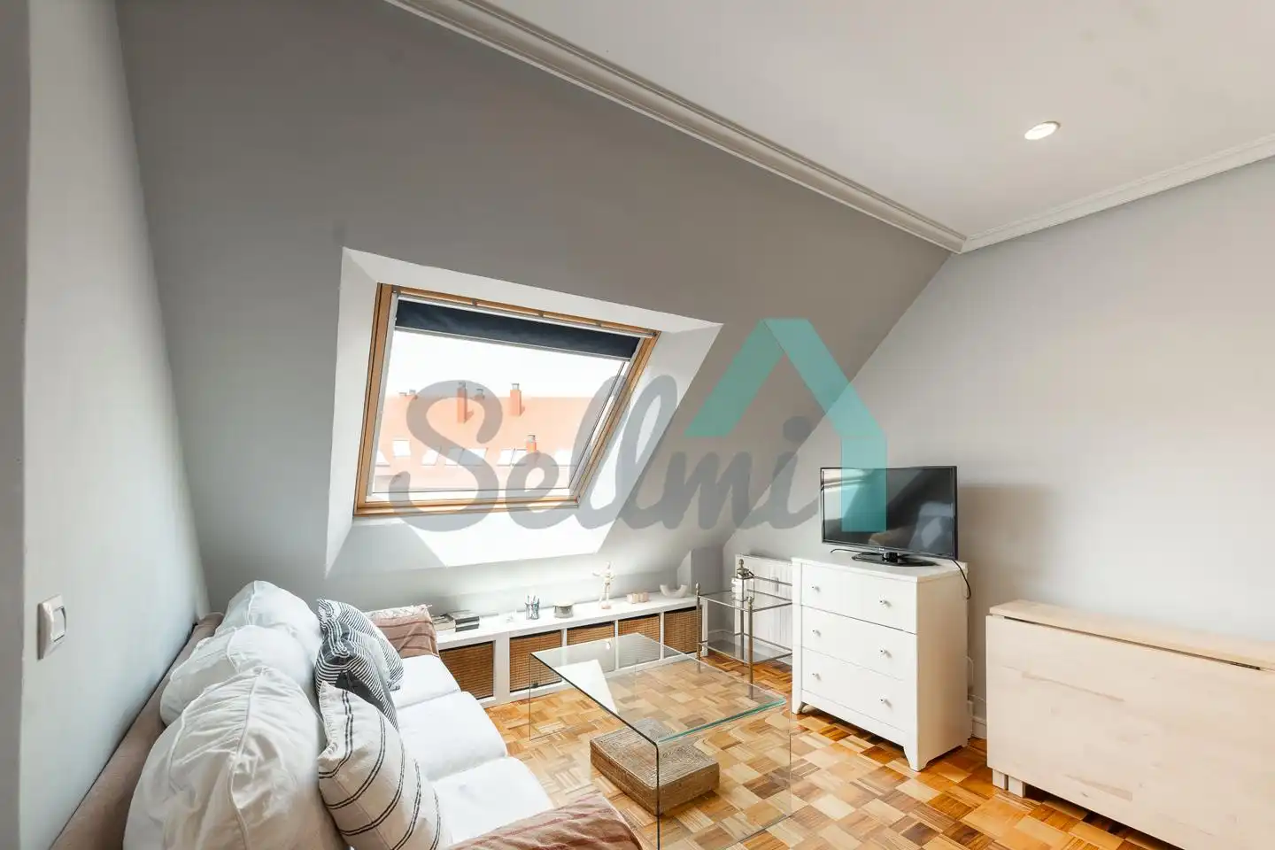 Sala de estar de Piso en venta en Oviedo  con Calefacción y Parquet
