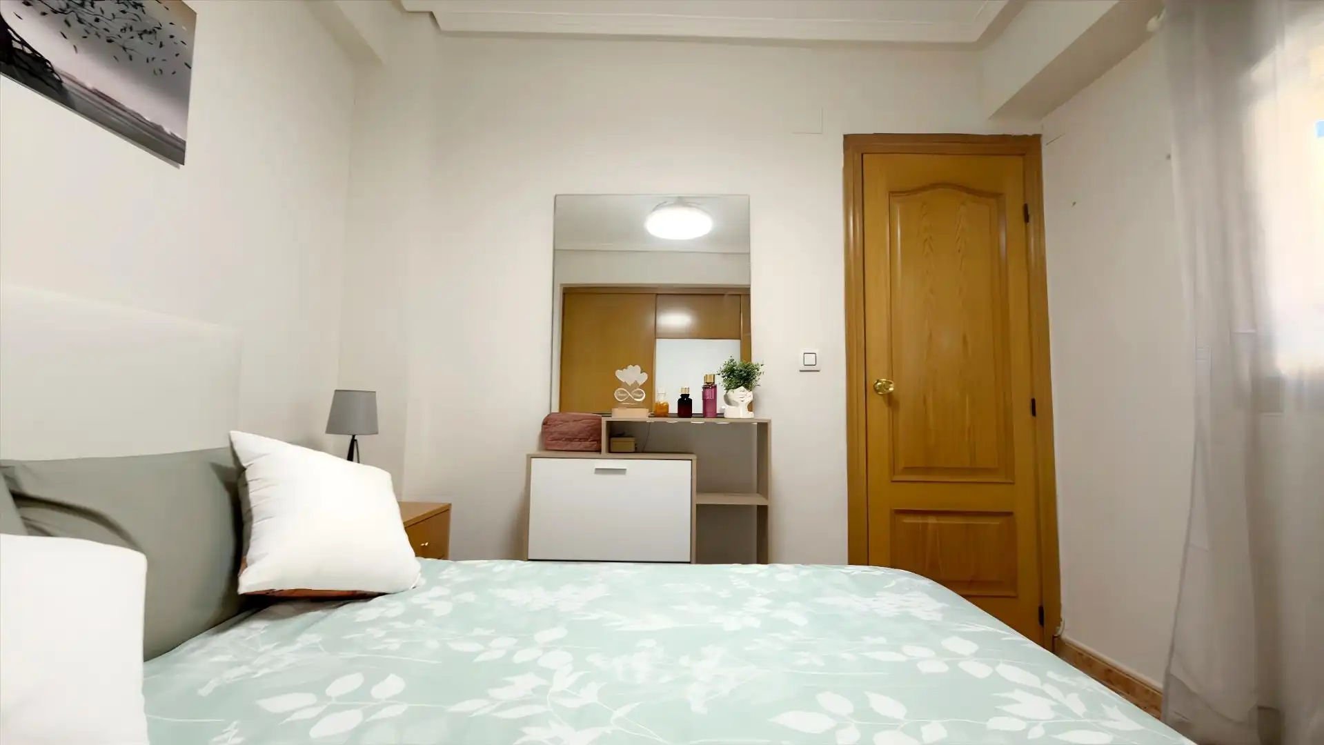 Schlafzimmer von Dachboden zum Verkauf in Massamagrell mit Terrasse und Abstellraum