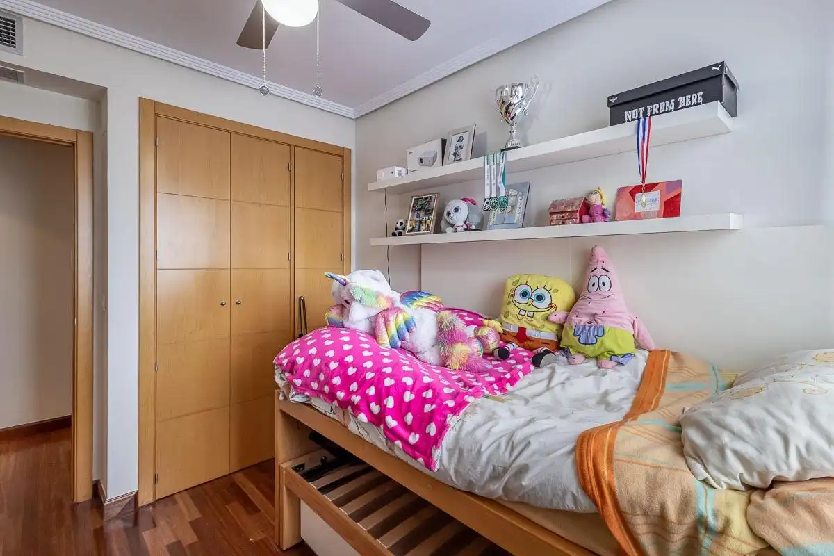 Bedroom of Flat for sale in Granada  with Air Conditioner and Storage room