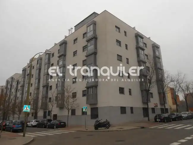 Außenansicht von Wohnung zur Miete in Madrid mit Klimaanlage, Abstellraum und Möbliert