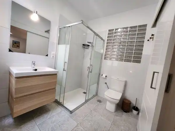 Badezimmer von Wohnung zur Miete in Las Palmas de Gran Canaria mit Möbliert und Waschmaschine