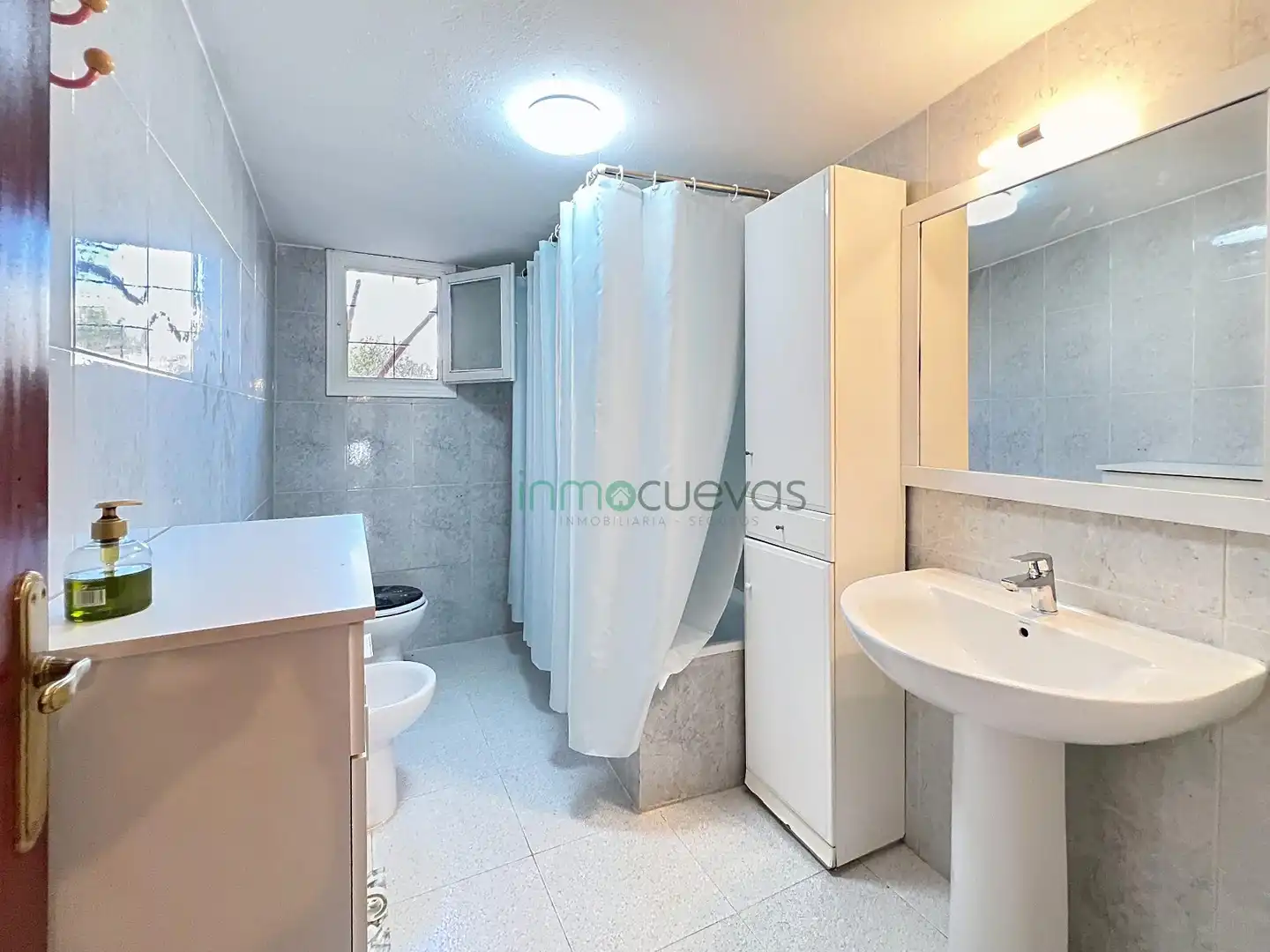 Badezimmer von Einfamilien-Reihenhaus zum Verkauf in Cuevas del Almanzora mit Privatgarten, Terrasse und Möbliert