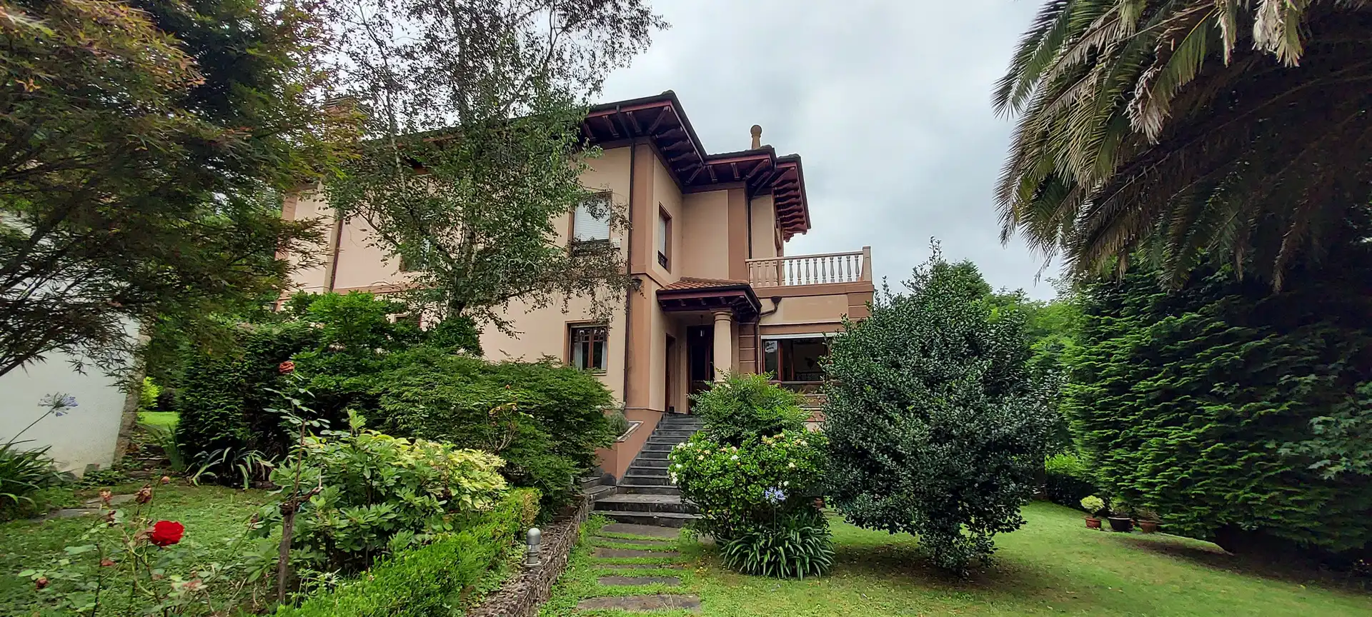 Vista exterior de Finca rústica en venda en Salas amb Calefacció, Jardí privat i Parquet