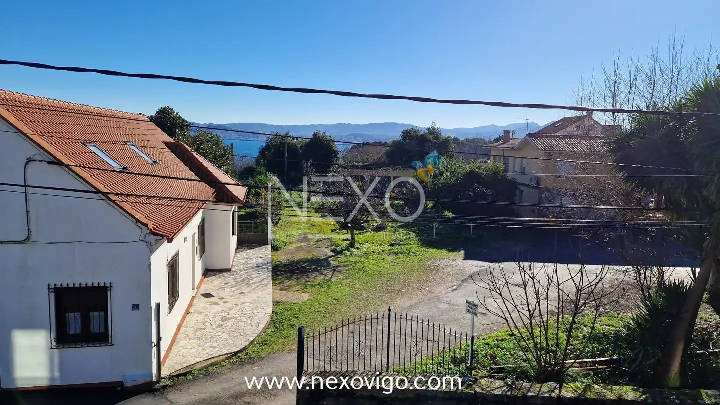 Casa adosada en venta en Cangas  con Calefacción, Trastero y Amueblado