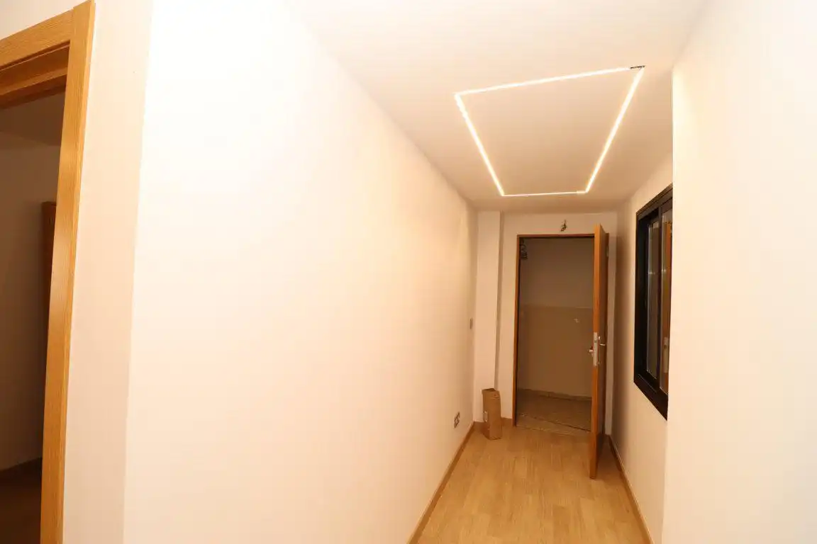 Office for rent in Alhaurín El Grande  with Air Conditioner and Furnished