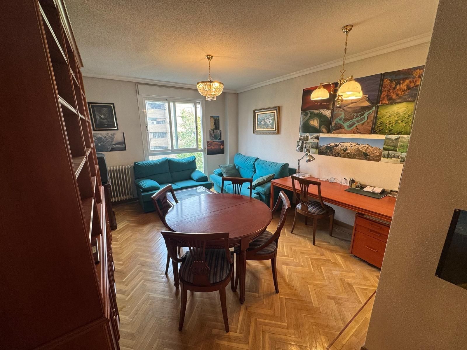 Living room of Flat for sale in  Madrid Capital  with Heating, Private garden and Storage room