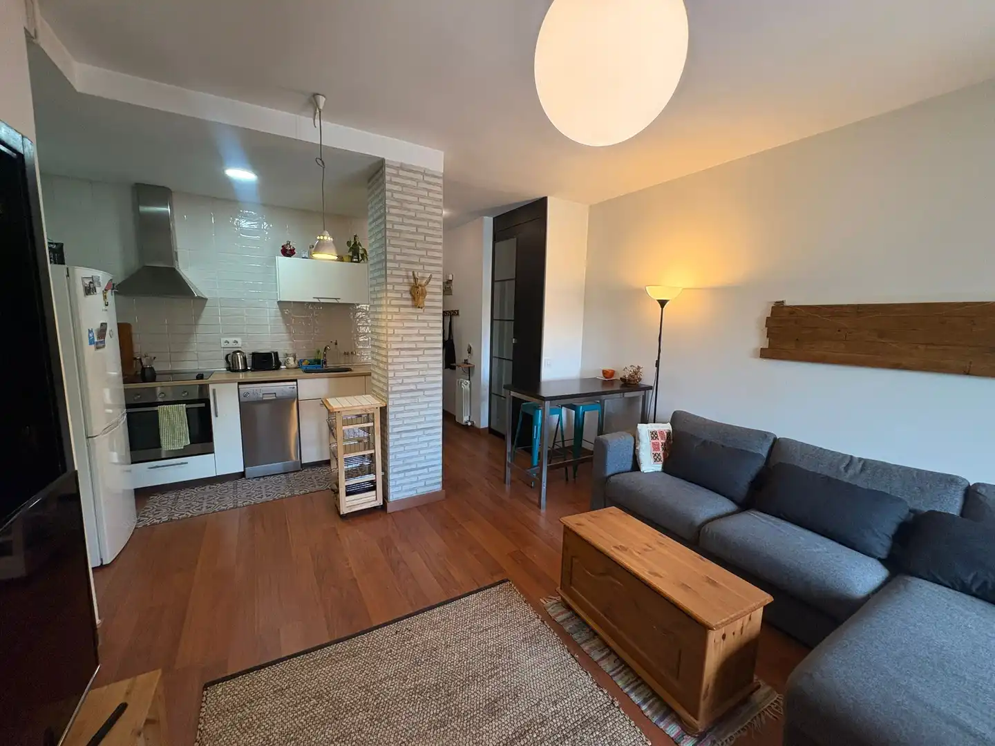 Wohnzimmer von Wohnung zur Miete in Madrid mit Heizung und Balkon