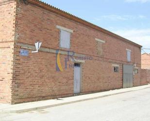 Vista exterior de Nau industrial en venda en Toral de los Guzmanes