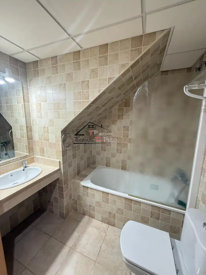 Badezimmer von Dachboden zum Verkauf in Benicarló mit Klimaanlage, Terrasse und Balkon