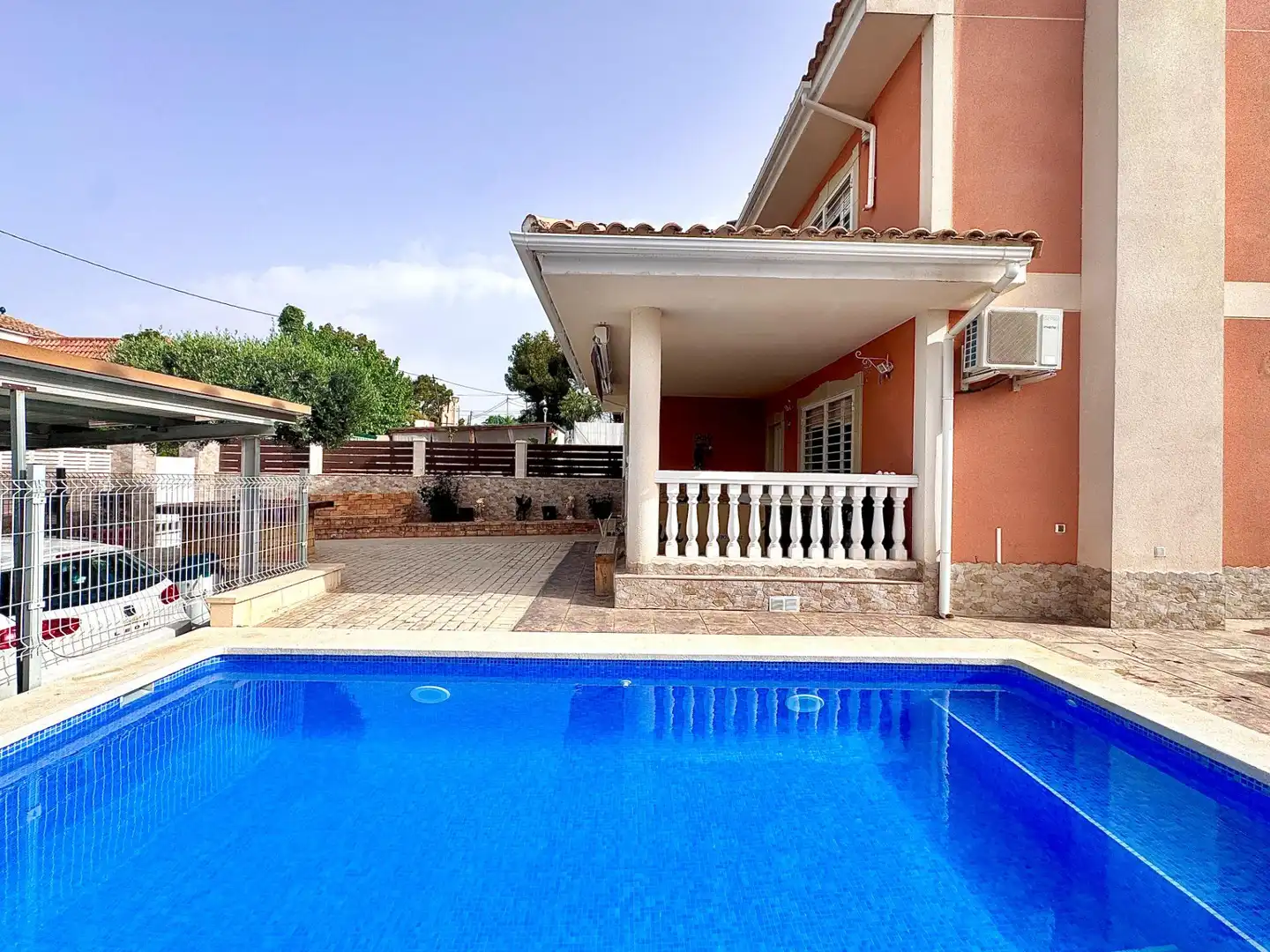 Piscina de Casa adosada en venda en Montserrat amb Aire condicionat, Jardí privat i Terrassa
