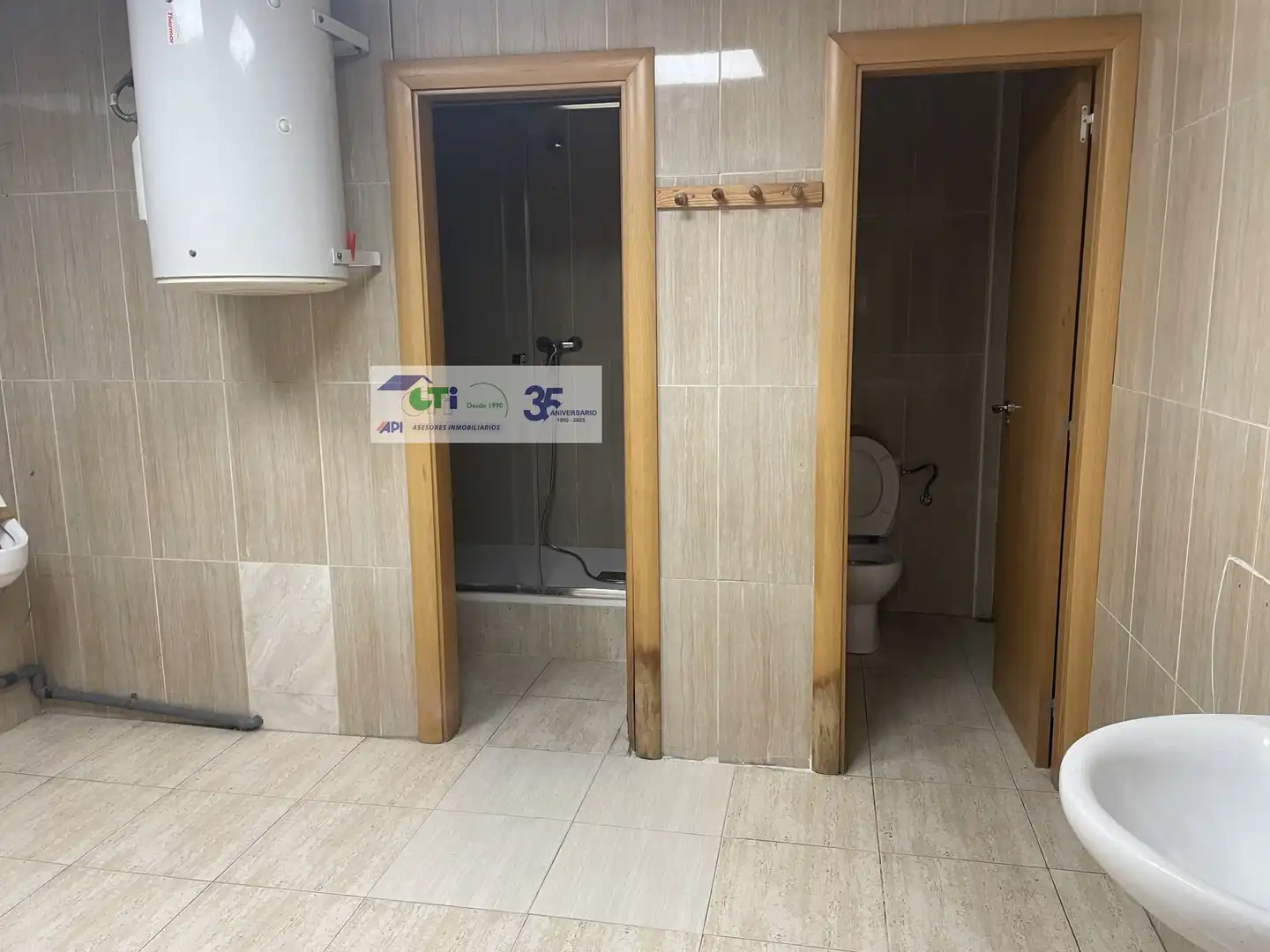 Baño de Nave industrial de alquiler en Alfajarín