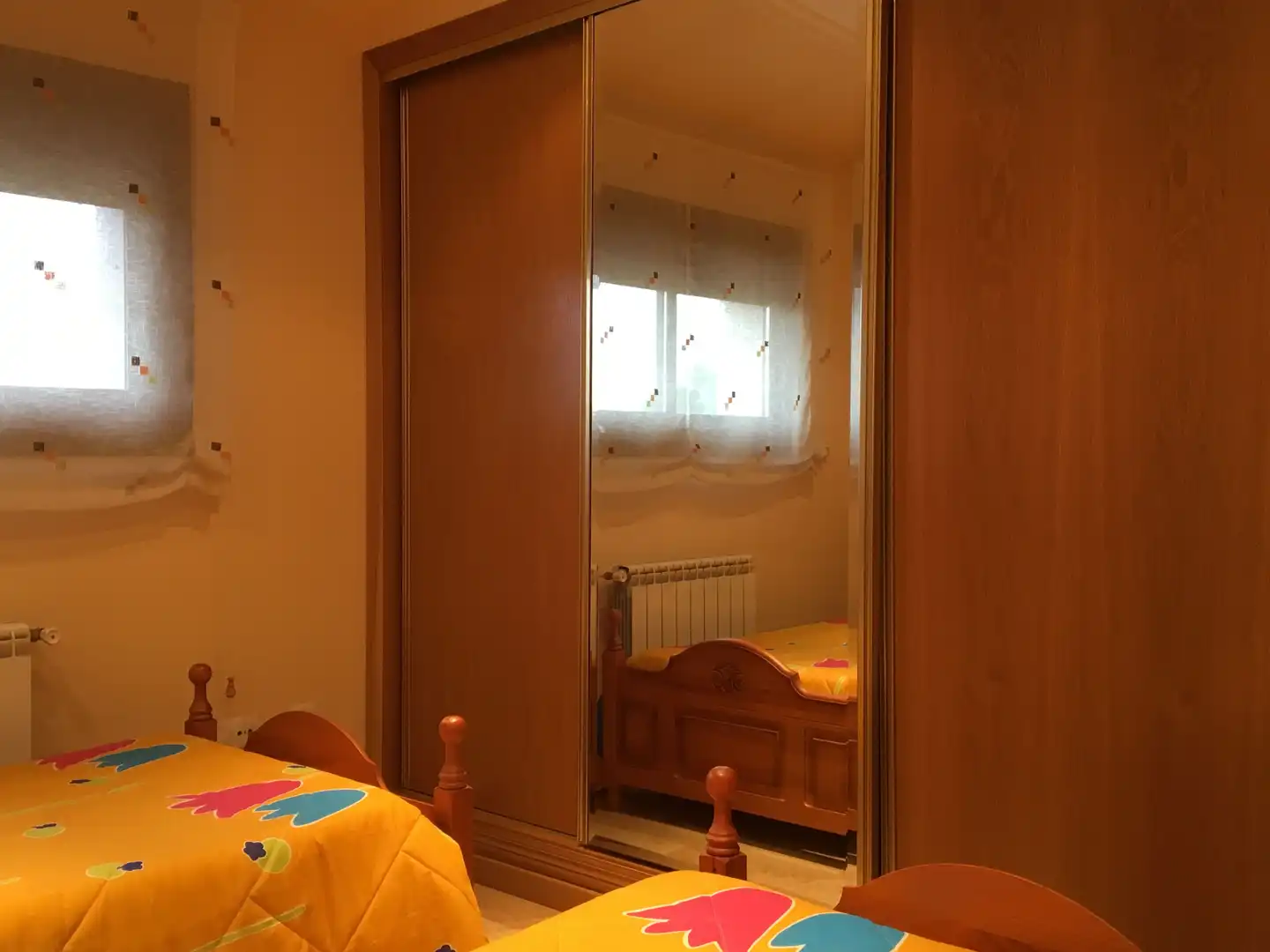 Habitación de Casa o chalet en venta en Ourense Capital  con Calefacción, Jardín privado y Parquet