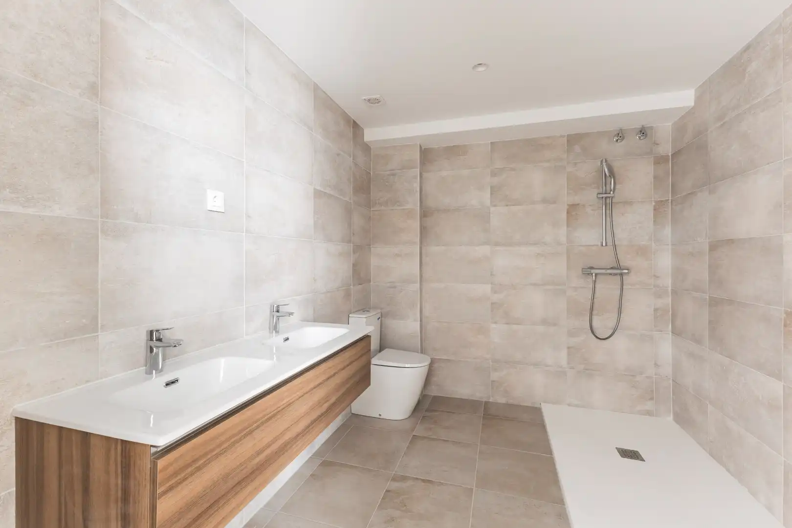 Piso de obra nueva con ascensor en venta en Calle Capitán Arenas 3, imagen 19