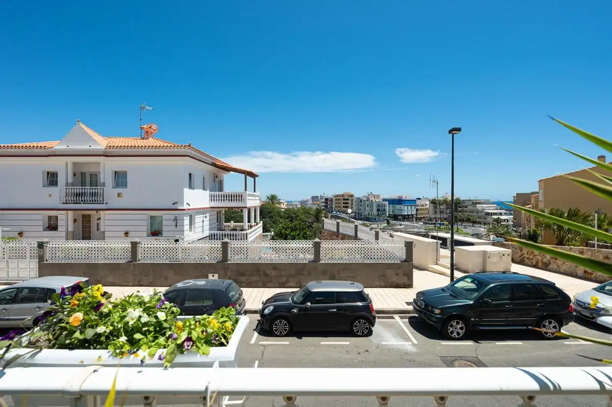 Vista exterior de Casa adosada en venda en Mogán amb Jardí privat, Terrassa i Piscina
