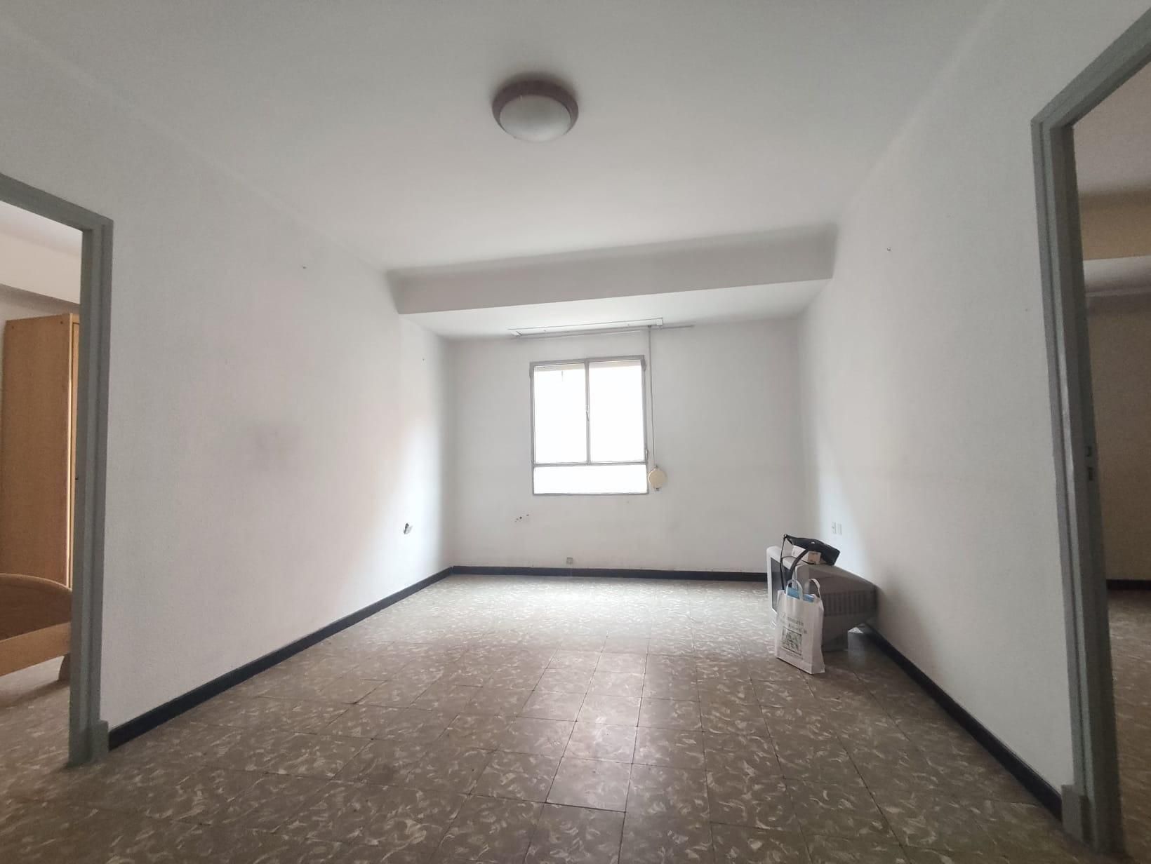Piso en venta en  Valencia Capital con Balcón