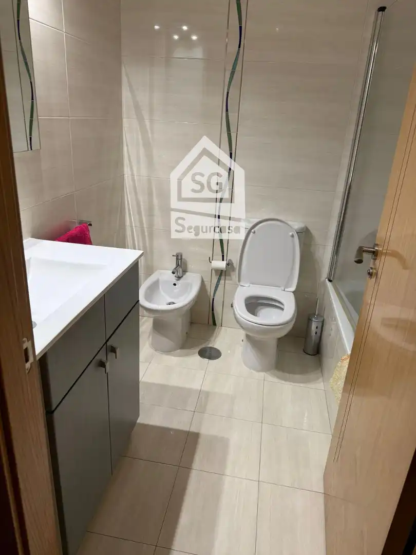 Bathroom of Flat for sale in Ourense Capital   with Heating, Terrace and Storage room