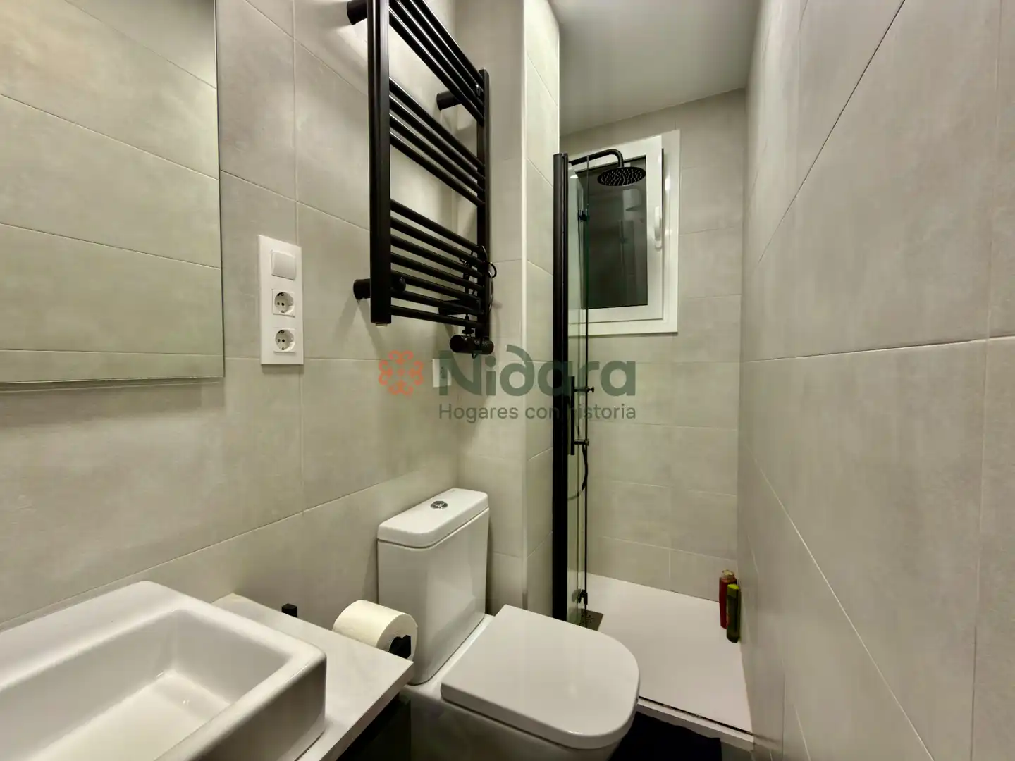 Bathroom of Flat for sale in Barcelona  with Air Conditioner, Heating and Parquet flooring