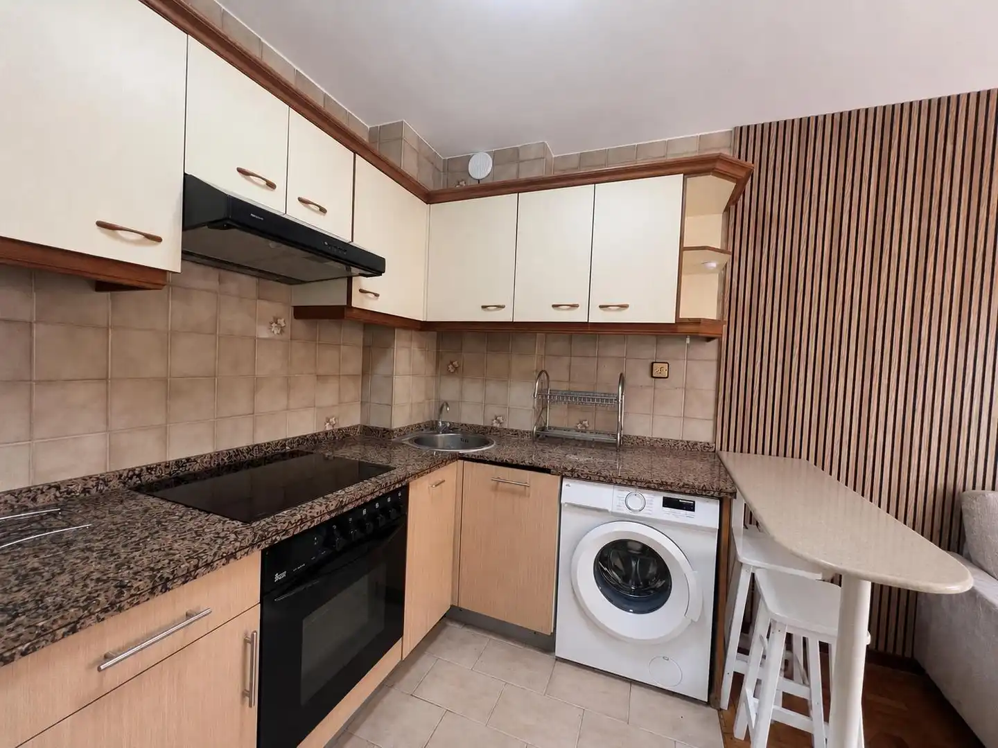 Cocina de Piso de alquiler en Oviedo  con Calefacción y Amueblado