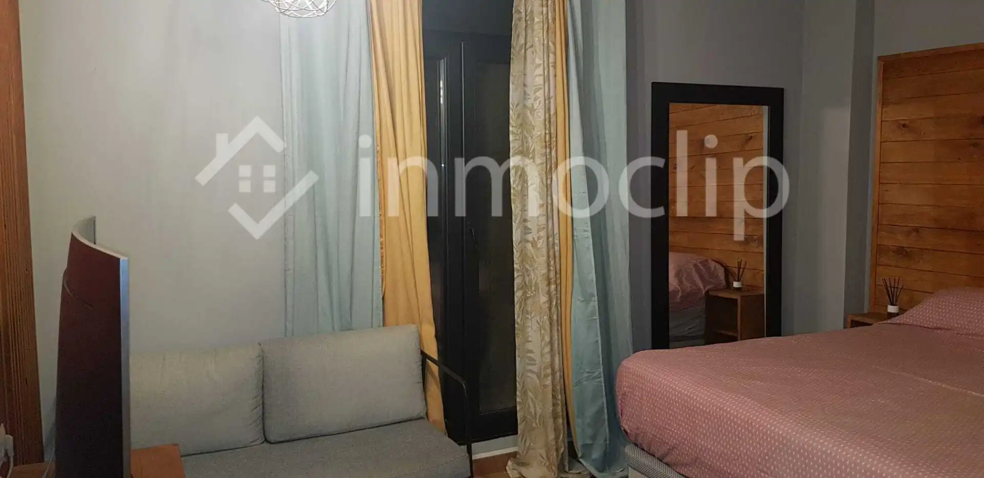 Dormitori de Apartament en venda en Salamanca amb Calefacció