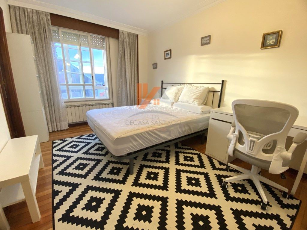 Dormitori de Pis de lloguer en Santiago de Compostela  amb Moblat