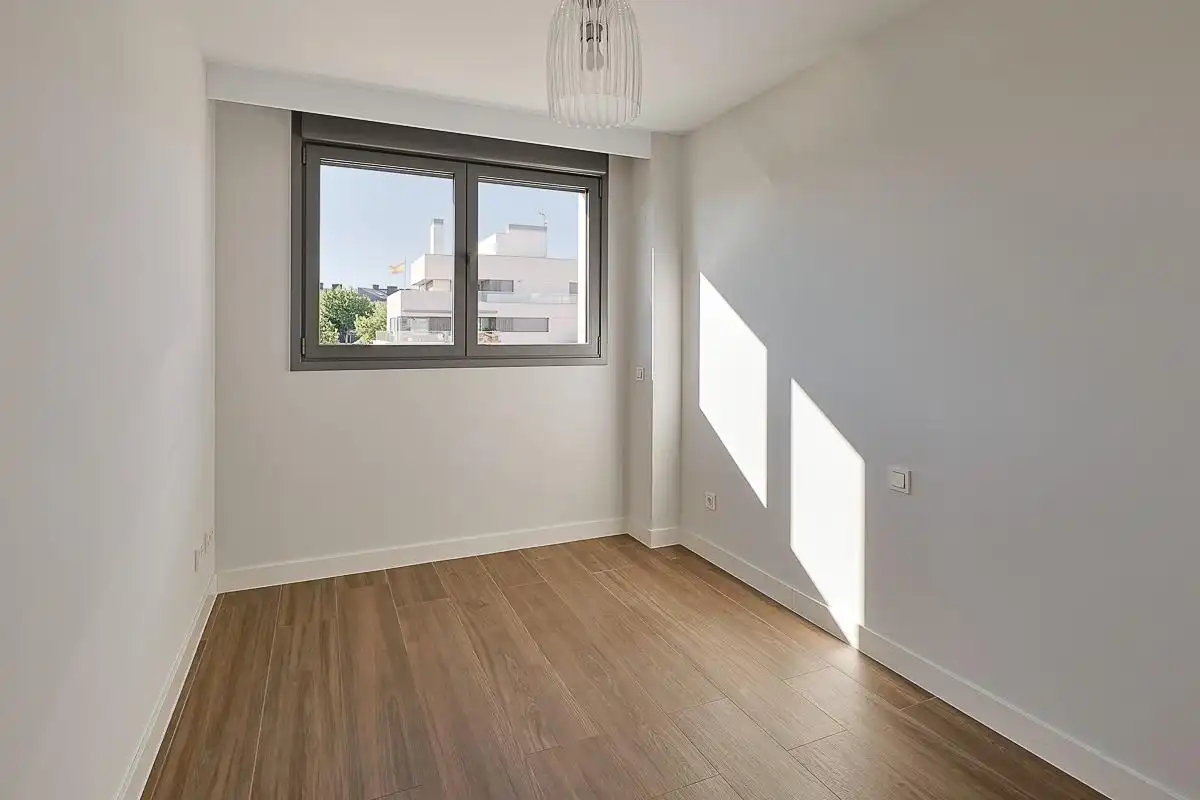Schlafzimmer von Dachboden zur Miete in Boadilla del Monte mit Terrasse, Abstellraum und Gemeinschaftspool