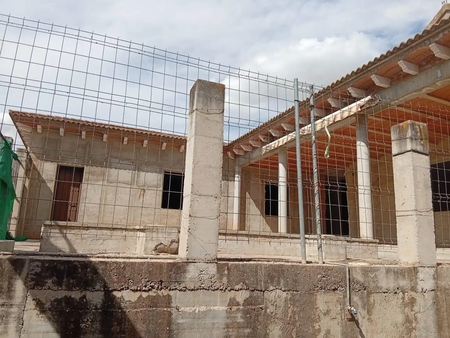 Vista exterior de Casa o xalet en venda en Cuevas de San Marcos amb Terrassa, Traster i Piscina