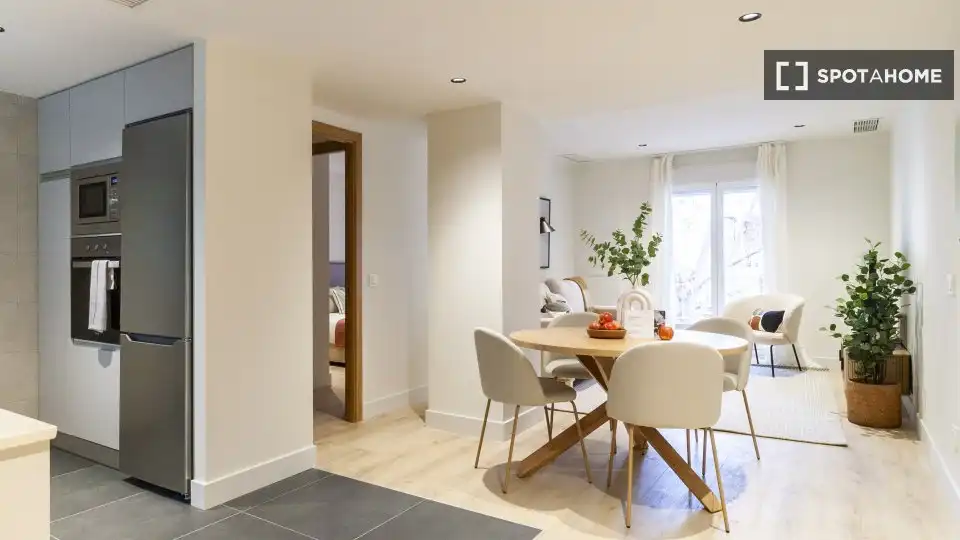Comedor de Piso de alquiler en Madrid con Aire acondicionado, Calefacción y Amueblado