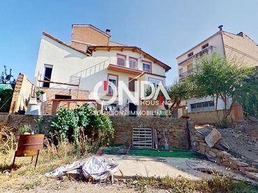 House with balcony for sale in PARE FIDEL 8