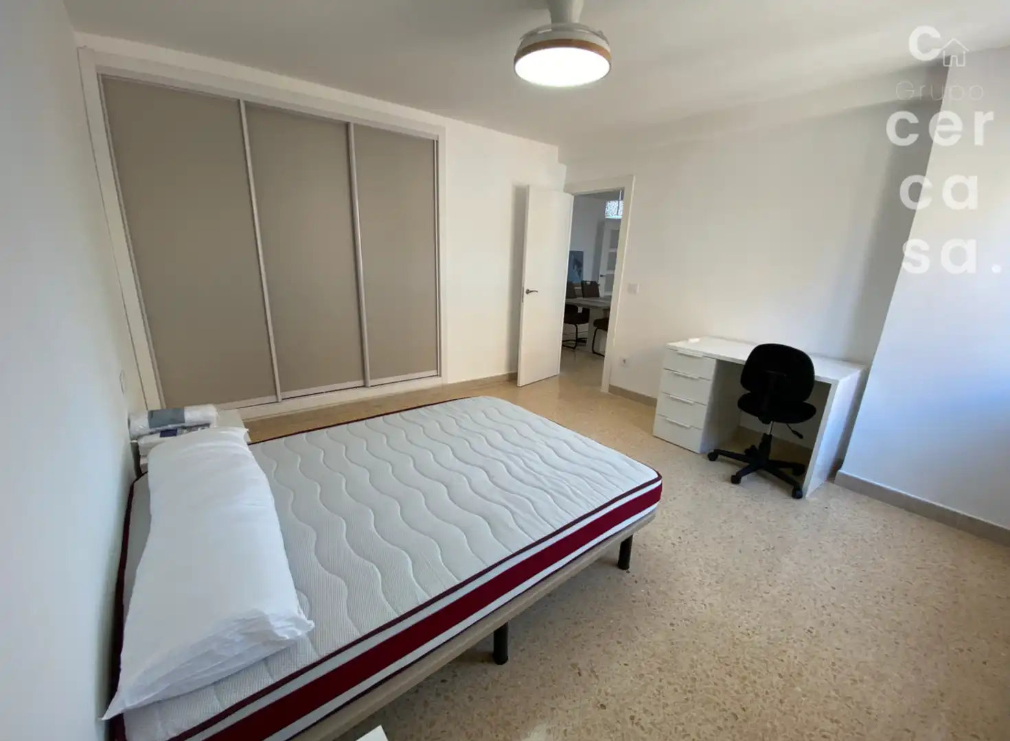 Schlafzimmer von Wohnung zur Miete in Valencia mit Möbliert, Ofen und Waschmaschine