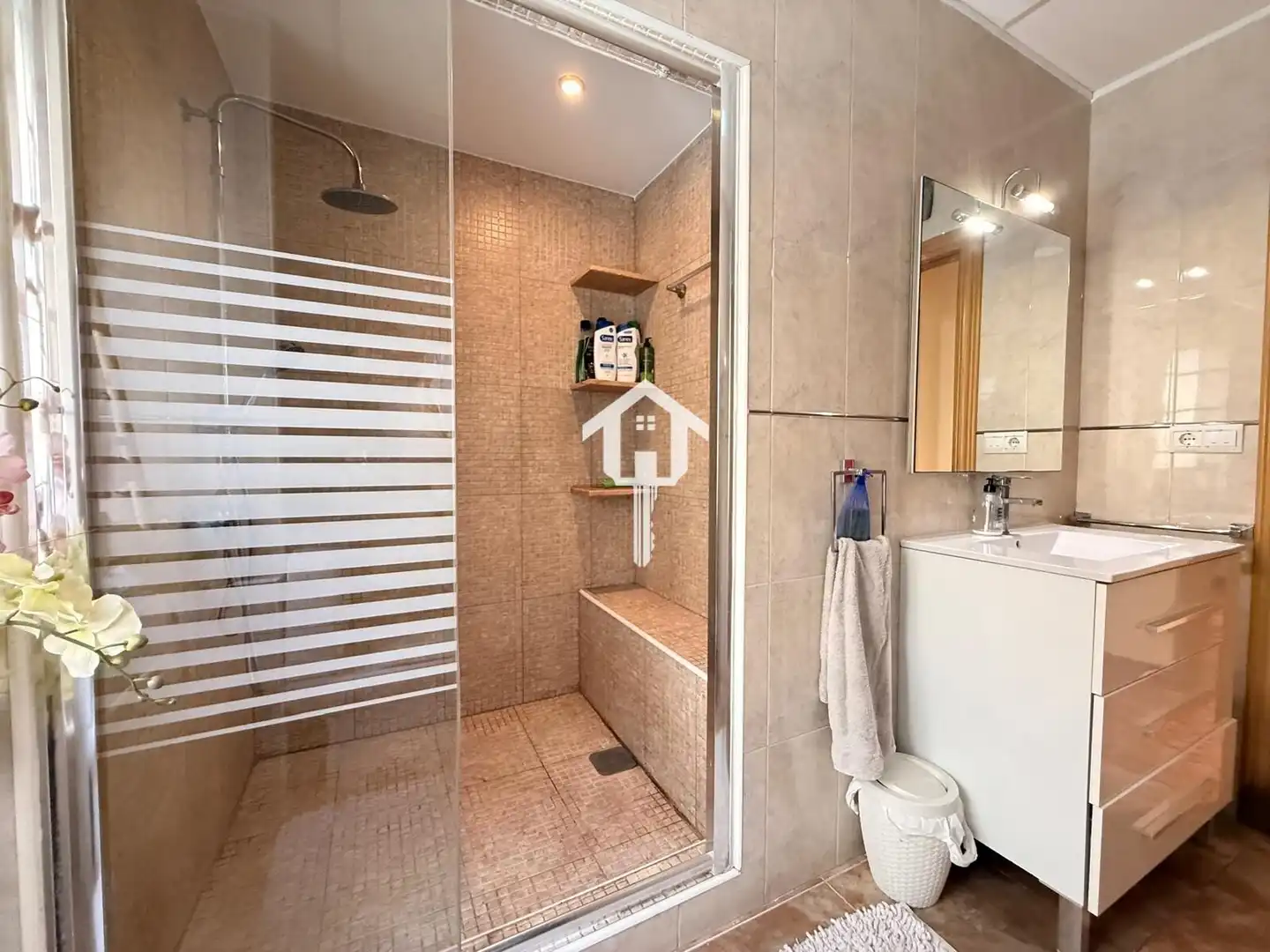 Badezimmer von Wohnung zum Verkauf in Alicante / Alacant mit Klimaanlage und Möbliert