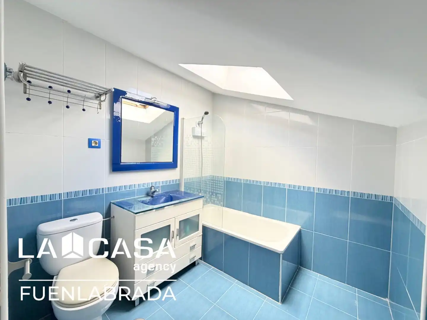Bathroom of Duplexes for sale in El Viso de San Juan  with Heating, Swimming Pool and Balcony